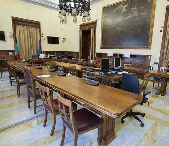 Veduta interna dell'aula della Commissione Bilancio della Camera dei Deputati