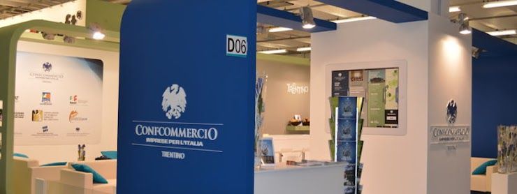 Foto con il logo di Confcommercio Trentino